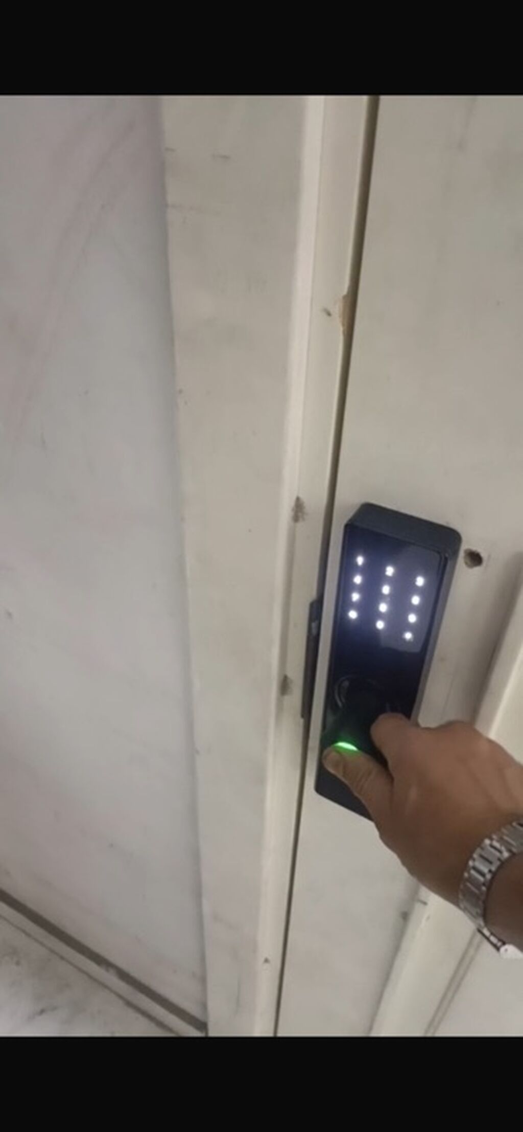 Barmaq izi ilə işləyən ağıllı qapı kilidi – Smartlock Fingerprint — Pəncərələr, qapılar, balkonlar, Masazır (5)