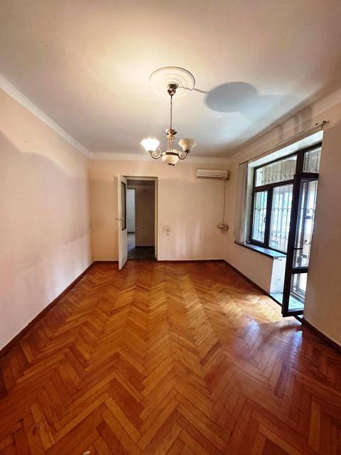 Satılır 3 otaqlı köhnə tikili 80 m² — Bakı