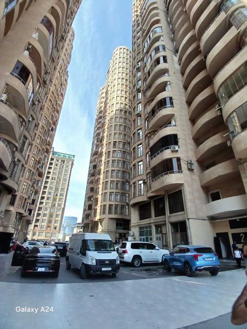 Satılır 4 otaqlı yeni tikili 191 m² — Bakı