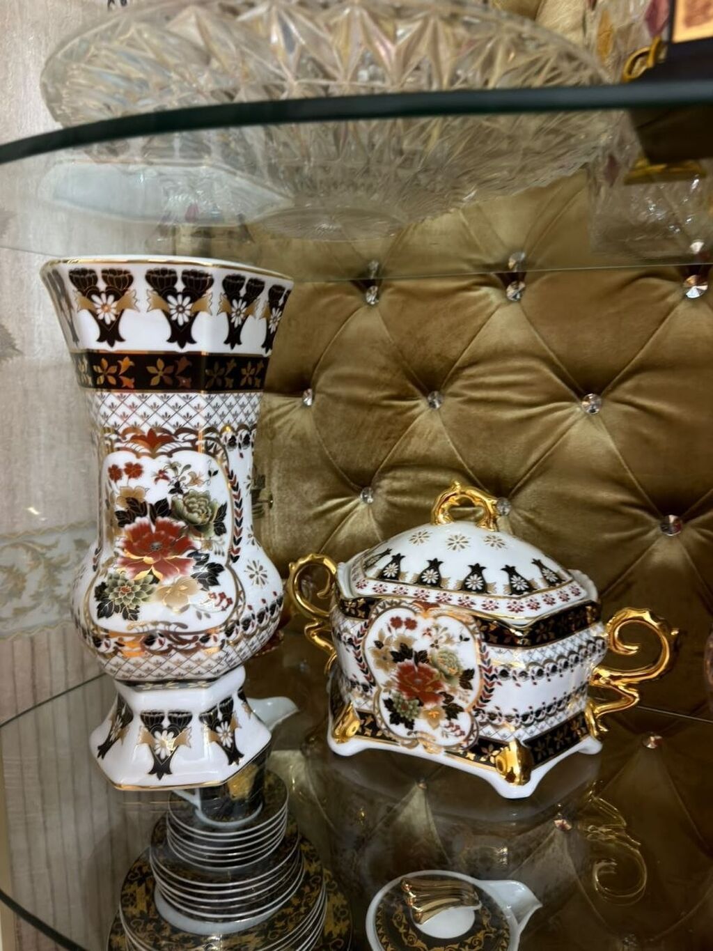 Vaza dəsti, Keramika — Vaazalar, kreslolar, süni çiçəklər, Xırdalan (2)