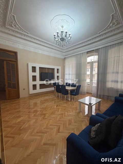 Köhnə tikili Kirayə Verilir Səbail r., Sahil m., 3 otaq, 150 m² — Bakı