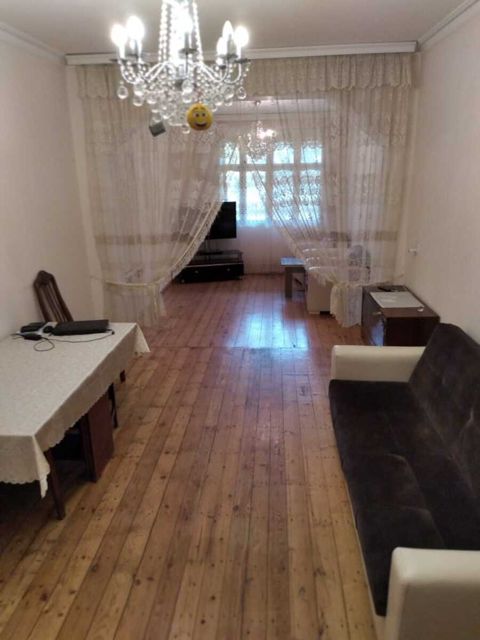 Satılır 2 otaqlı köhnə tikili 82 m² — Bakı