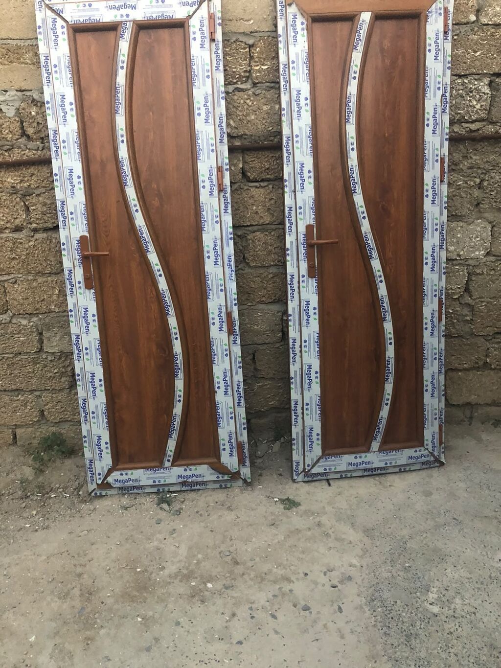 Plasdik qapi 2 eded 1 ededi. 100 azn tezedi iwlenmiyibÖlçü: 2.06x72 — Pəncərələr, qapılar, balkonlar, Digah