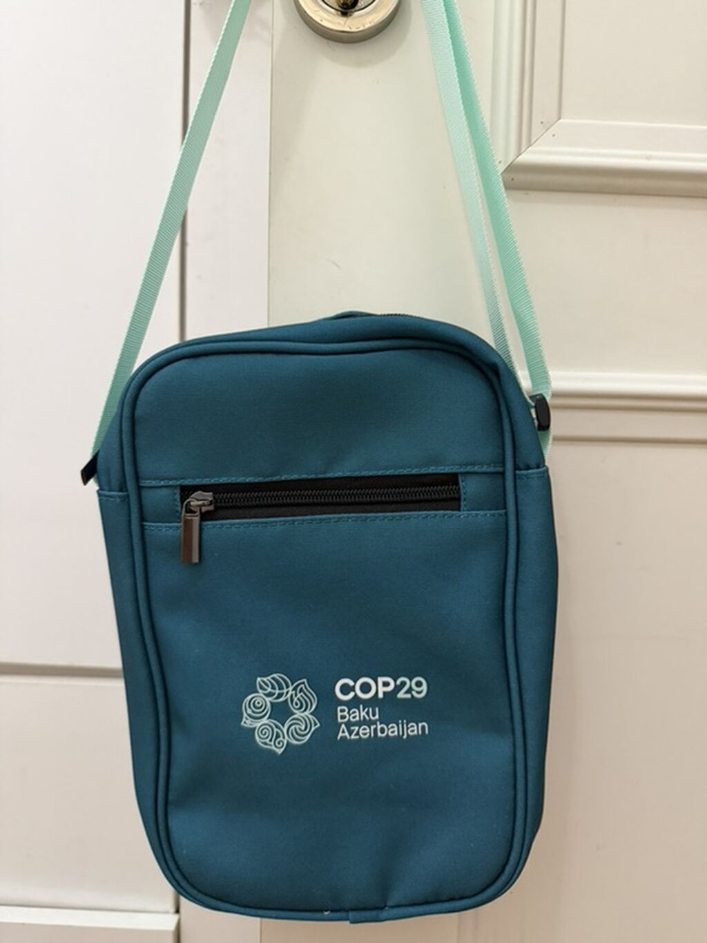 COP29 Baku Azerbaijan yazılı çiyin çantası - Rəng: tünd mavi-göy — Çantalar, çamadanlar, cüzdanlar, Masazır (2)