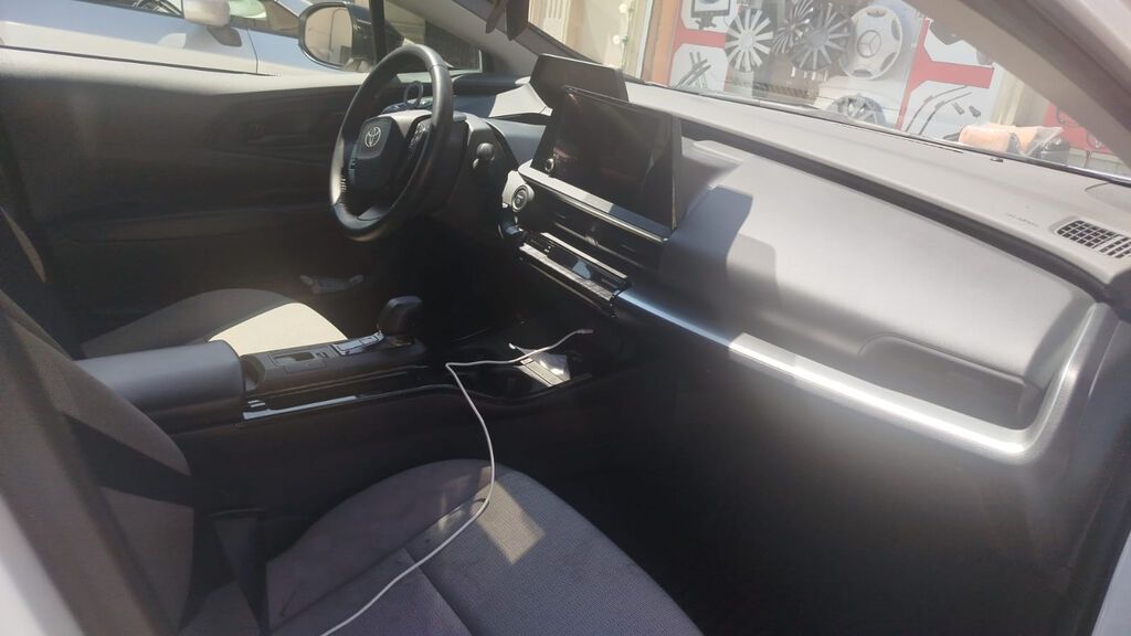 Toyota Prius: 2 l 2024 il Sedan 77-VJ-984 — Avtomobillər, Bakı (7)