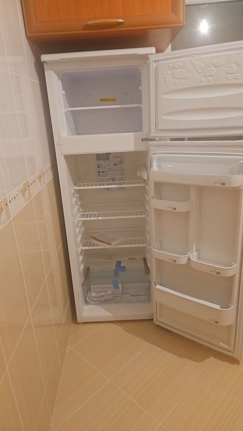 Arçelik iki qapılı soyuducu - Yuxarıda dondurucu bölmə, aşağıda — Bakı