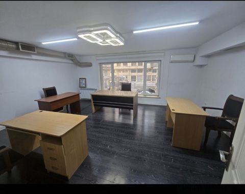 Ofis mebeli dəsti – 1 otaqlı iş mühiti üçün tam komplekt Tərkib: - 1 — Masazır