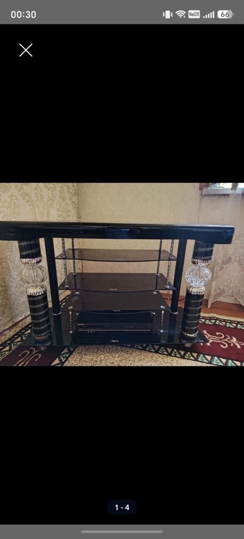 Şüşə rəfli TV stendi - Rəng: qara, parlaq səthli - Material: qalın — Bakı