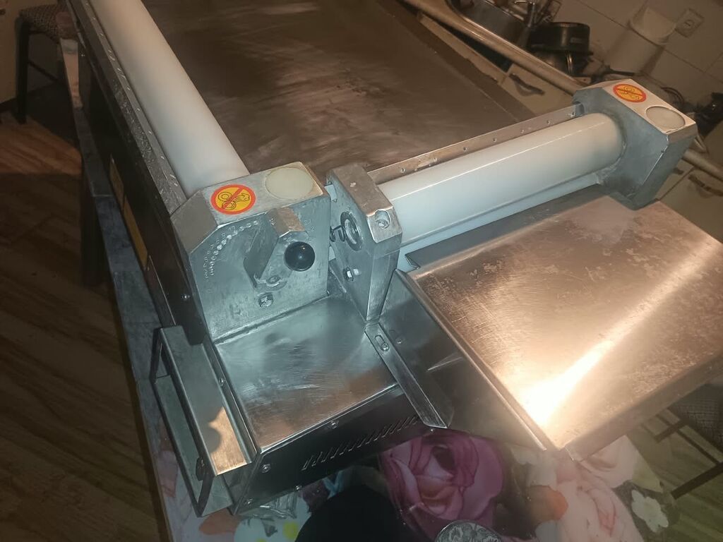 Peşəkar xəmir yayma/ruletka maşını - Elektrikli, paslanmayan poladdan — Peşəkar mətbəx texnikası, Yevlax (2)