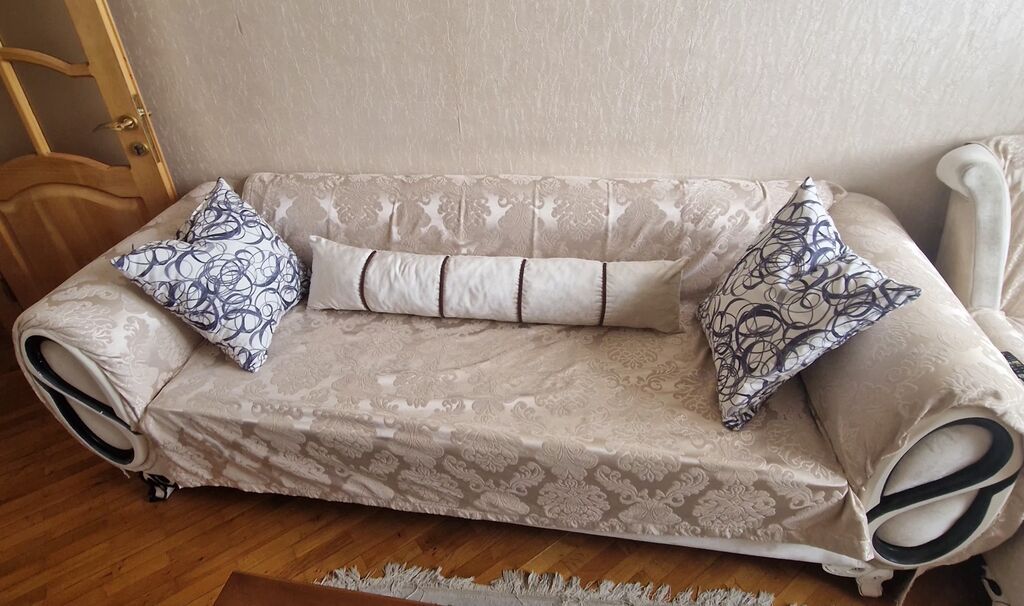 Klassik üslubda yumşaq mebel dəsti - Tərkib: 3 nəfərlik divan + 2 — Yumşaq mobilya dəstləri, Bakı (2)
