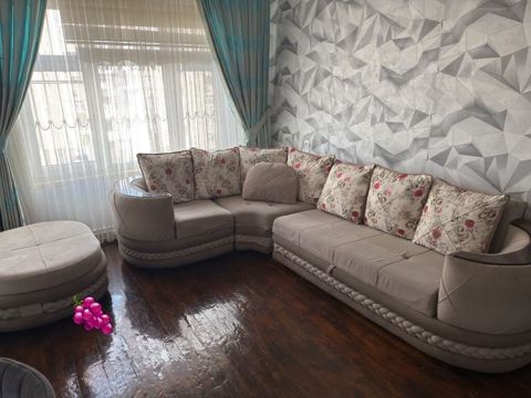 200Azn künc divan satılır Açılır bazası da var Unvan Ehmedli Narmin — Bakı