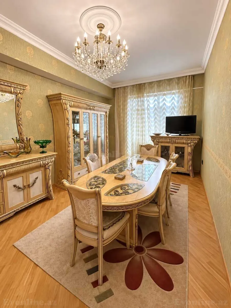 Satılır 3 otaqlı Mənzil Yeni tikili 130 m² Bakı, Yasamal r., İnşaatçılar m — Bakı