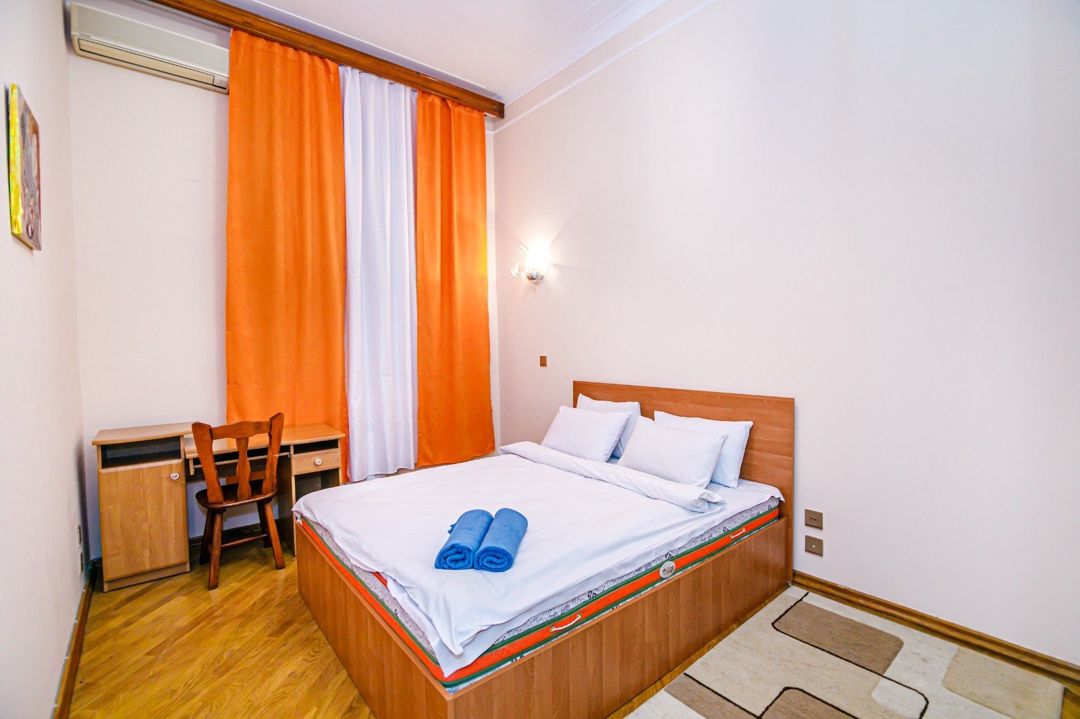 Satılır 4 otaqlı köhnə tikili 130.5 m² — Mənzil, Bakı (2)