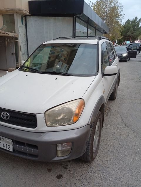 Toyota RAV4: 2 l 2001 il Krossover — Masazır
