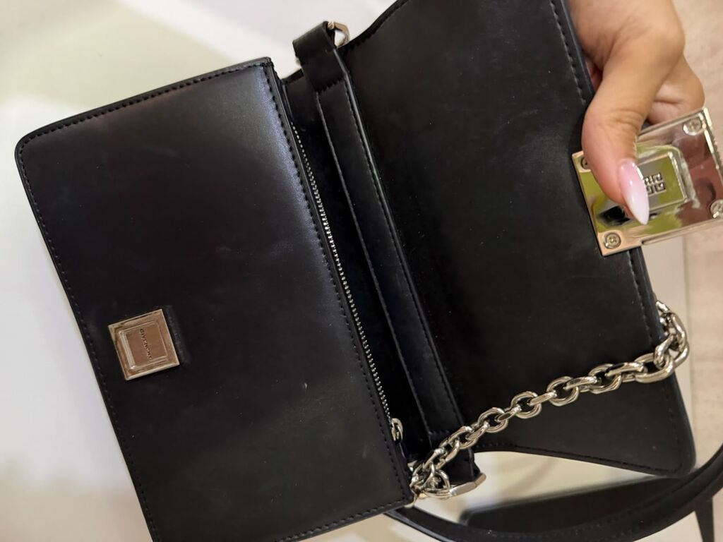 Qara çiyin çantası – zəncirli kəmər və metal kilid - Rəng: qara — Çantalar, çamadanlar, cüzdanlar, Bakı (2)