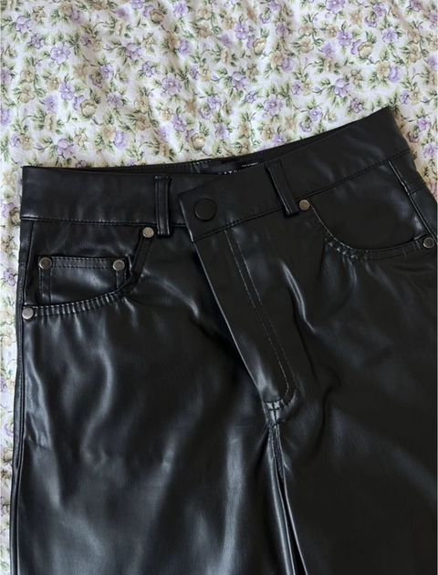 Qara dəri şalvar - Rəng: qara - Material: yumşaq eko‑dəri (PU), hamar — Bakı
