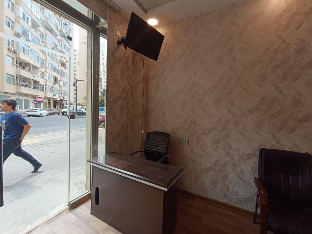 Ofis mebeli dəsti Tərkibi: - Künc tipli əsas iş masası (çekmecəli — Ofis mebeli, Bakı (2)