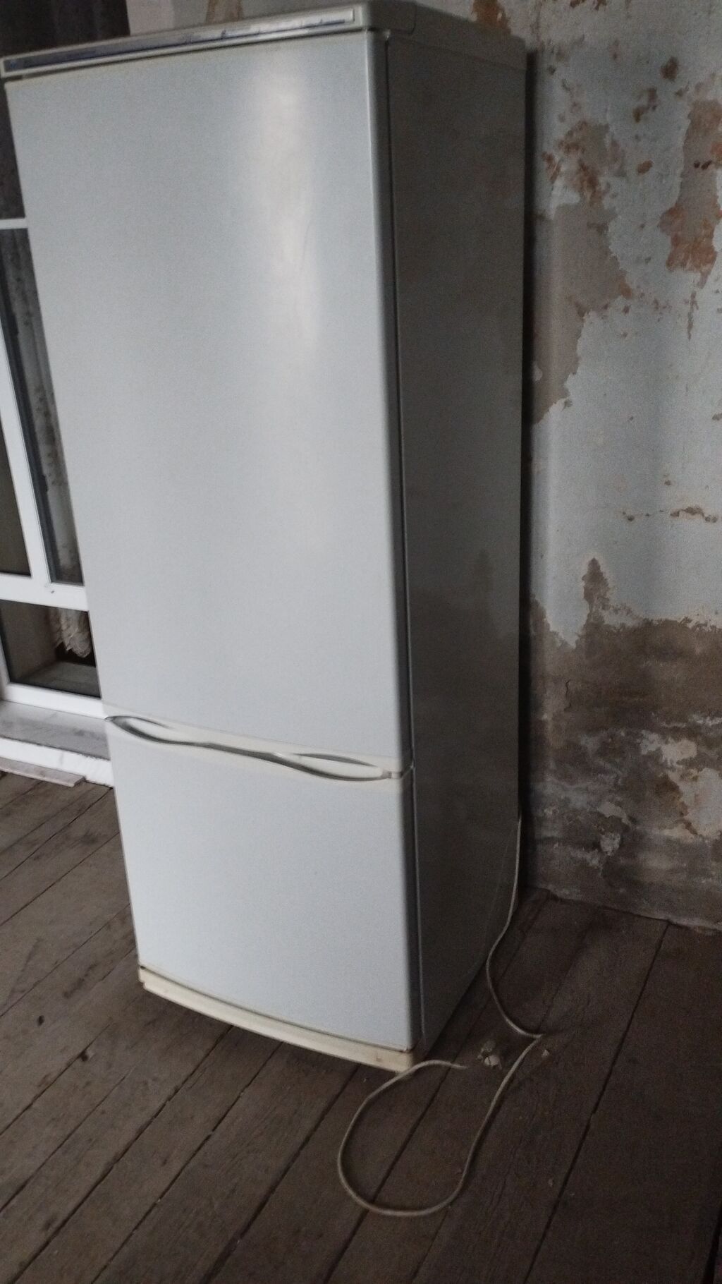 Aşağıdan donduruculu, ağ rəngli məişət soyuducusu. Xüsusiyyətlər — Soyuducular, Sumqayıt (2)