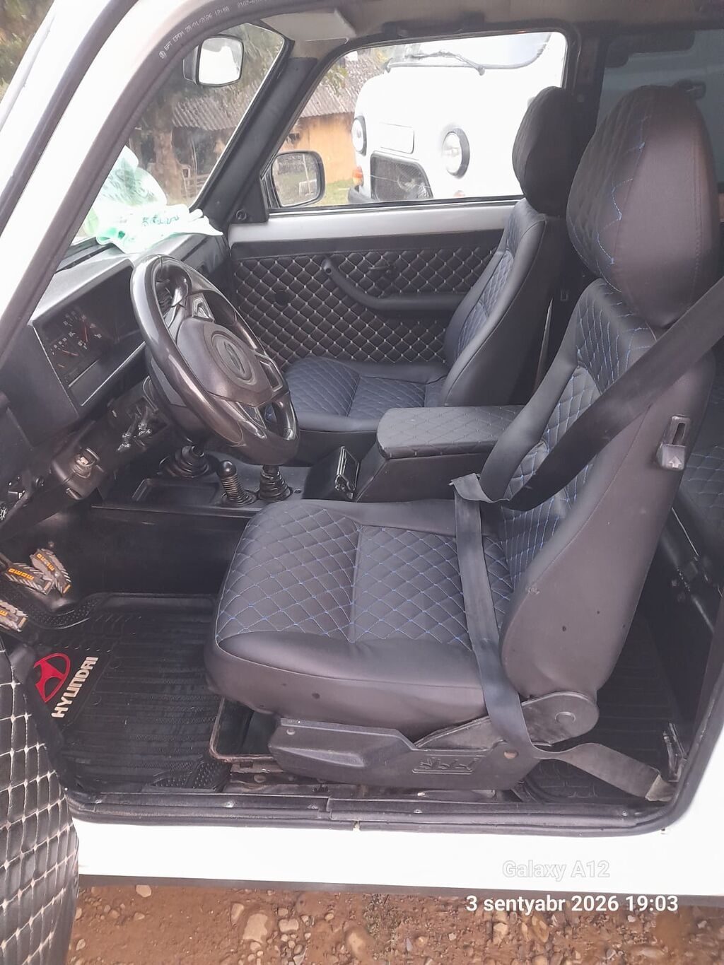 Lada Niva (3 qapı) – ağ rəng, 4x4 ofroud krossover/SUV. Texniki 77-FH-953 — Avtomobillər, Masallı (3)