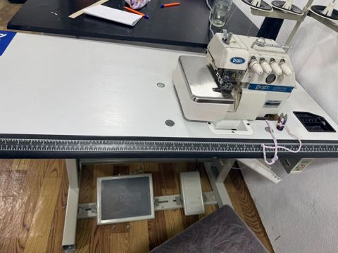 Peçat Overlock sənaye tikiş maşını – stolüstü komplekt - Brend/model — Qobu