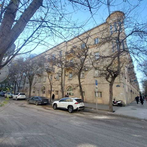 Satılır obyekt 103 m² — Bakı