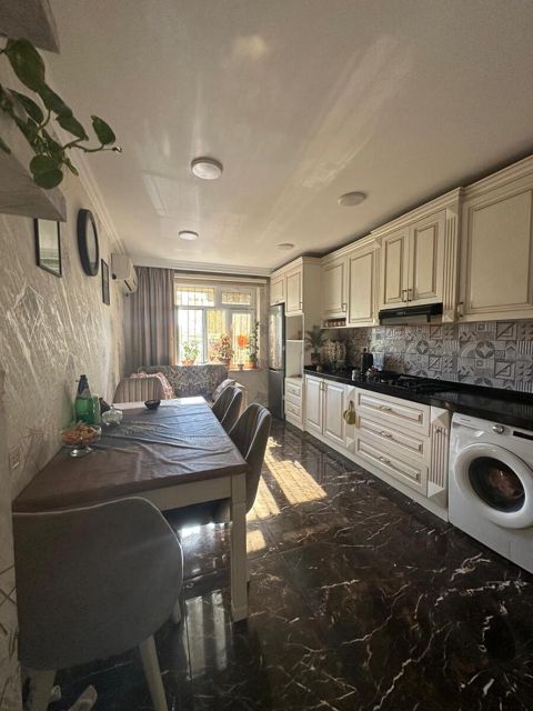 Satılır 3 otaqlı köhnə tikili 90 m² — Bakı