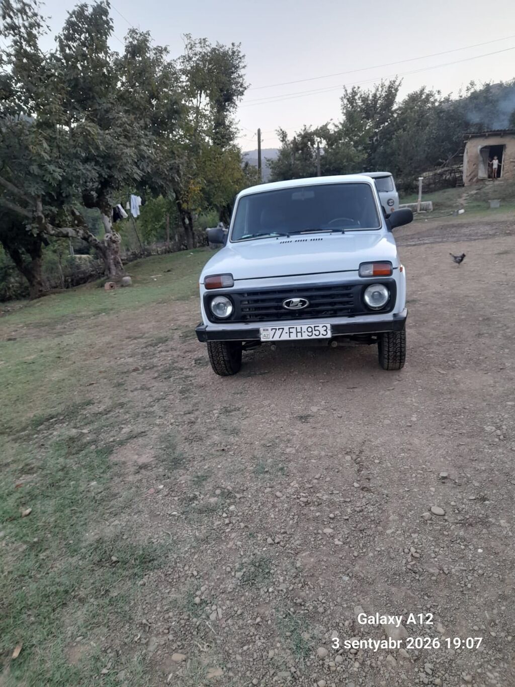 Lada Niva (3 qapı) – ağ rəng, 4x4 ofroud krossover/SUV. Texniki 77-FH-953 — Avtomobillər, Masallı (6)
