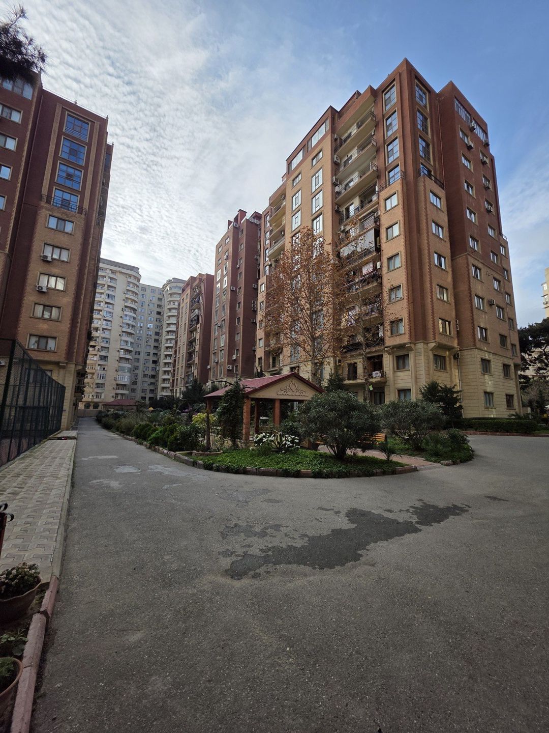 Satılır 10 otaqlı ofis 349 m² — Ofis, Bakı