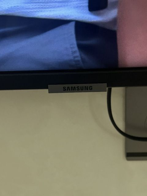 Samsung LED televizor - Ekran diaqonalı: təxminən 40–43 düym (divara — Digah