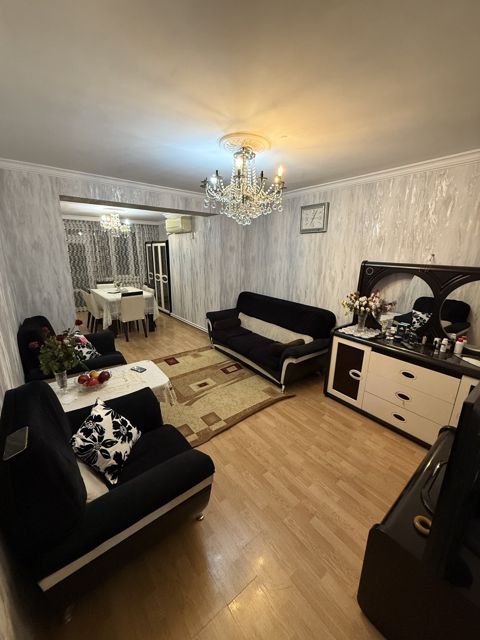 Satılır 3 otaqlı köhnə tikili 98 m² — Bakı