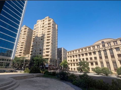 Satılır 4 otaqlı yeni tikili 180 m² — Bakı