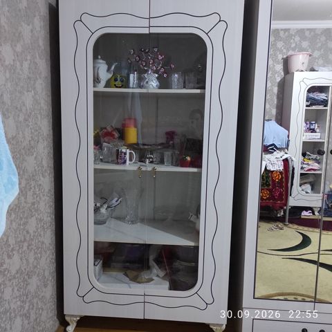 Şüşəli vitrin şkaf - Material: MDF/taxta kompozit korpus, ön hissə — Bakı