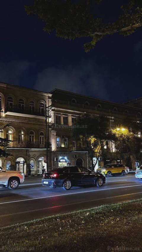 Satılır 4 otaqlı Mənzil Köhnə tikili 130 m² Bakı, Səbail r — Баку