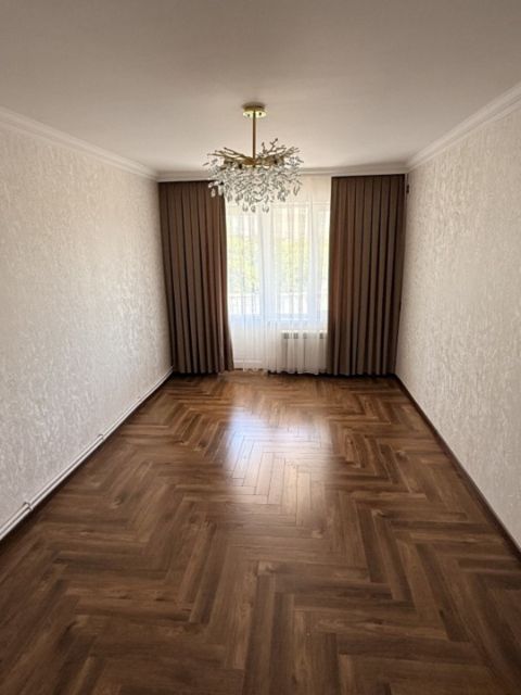 Satılır 3 otaqlı köhnə tikili 75 m² — Bakı