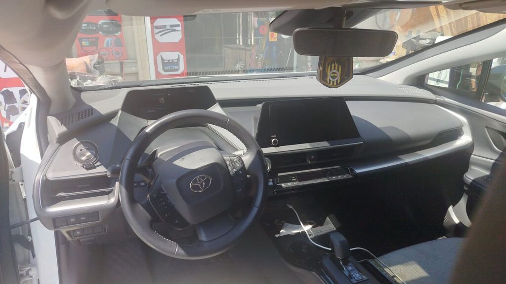 Toyota Prius: 2 l 2024 il Sedan 77-VJ-984 — Avtomobillər, Bakı (8)