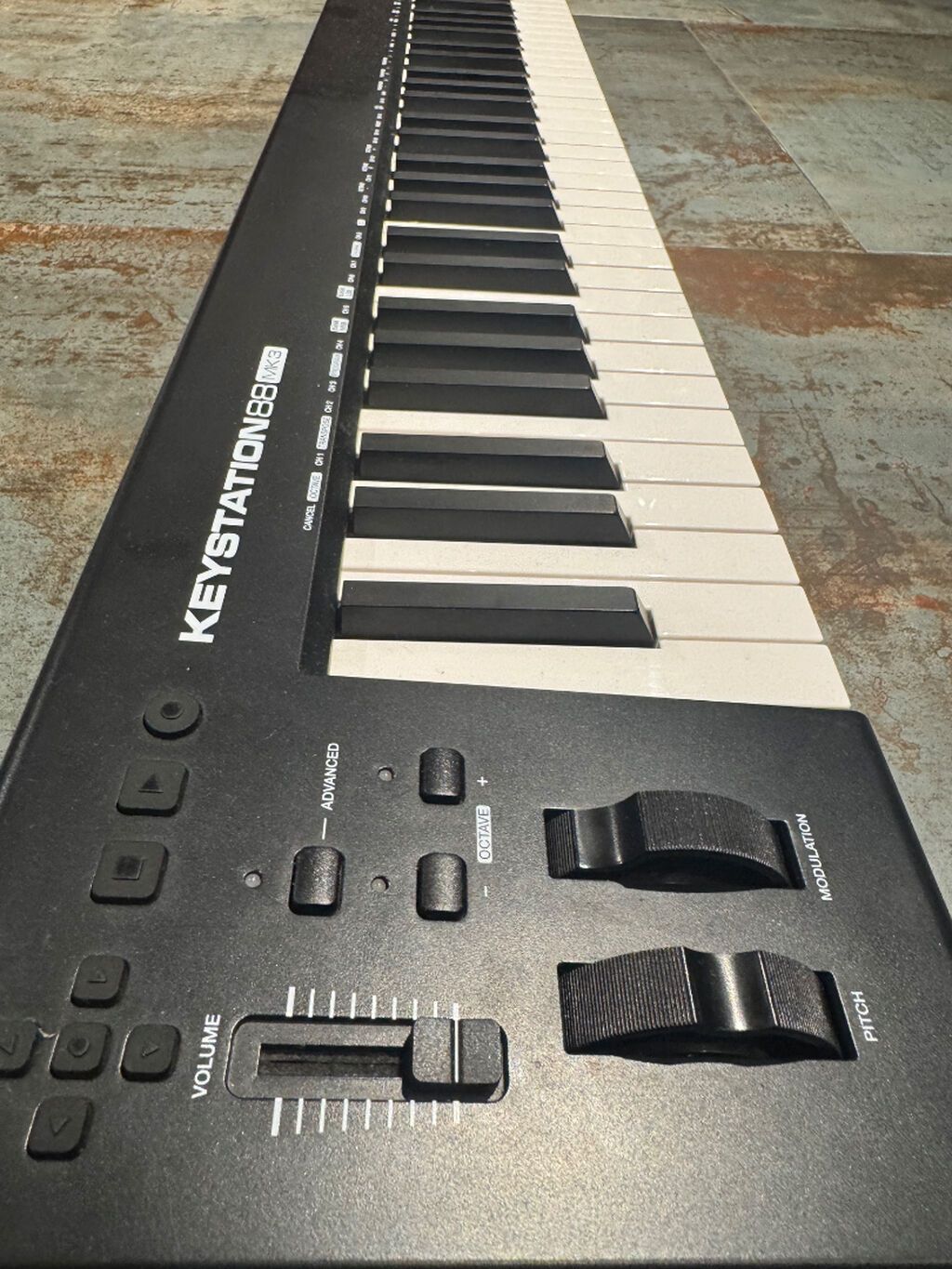 Salam herkese M-Audio Keystation 88 MK3 tezə vezyetdedi çox isdifade — Akustik sistemlər, Bakı