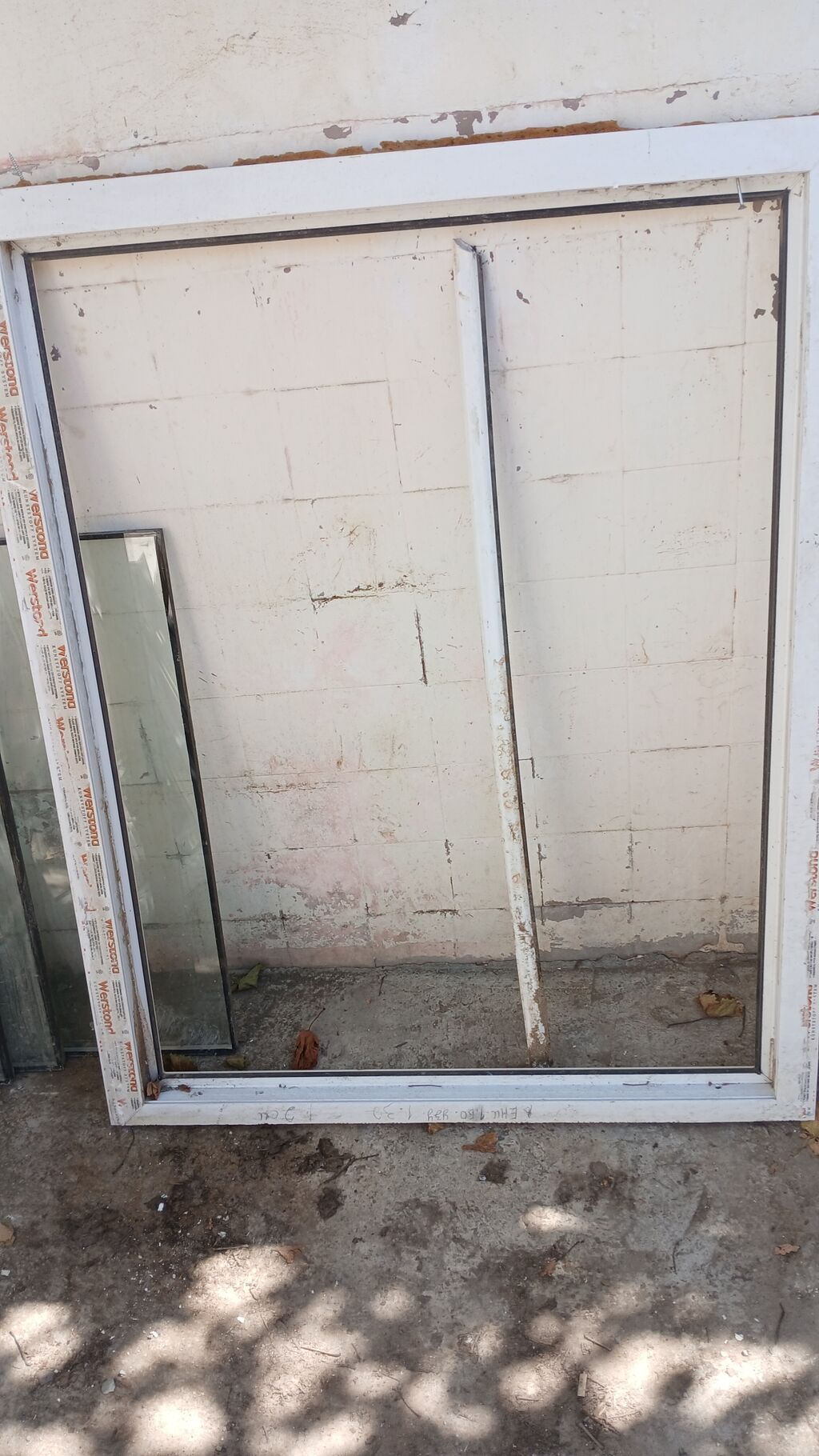 Plastik Pencere usten cıxma sınıgı qırıgı yoxdur yaxşı veziyededir 2 — Pəncərələr, qapılar, balkonlar, Bakı (5)