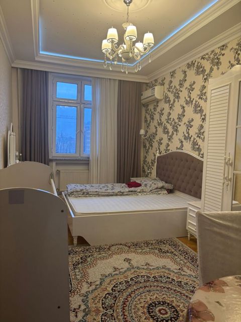 İcarəyə verilir 4 otaqlı köhnə tikili 120 m² — Bakı
