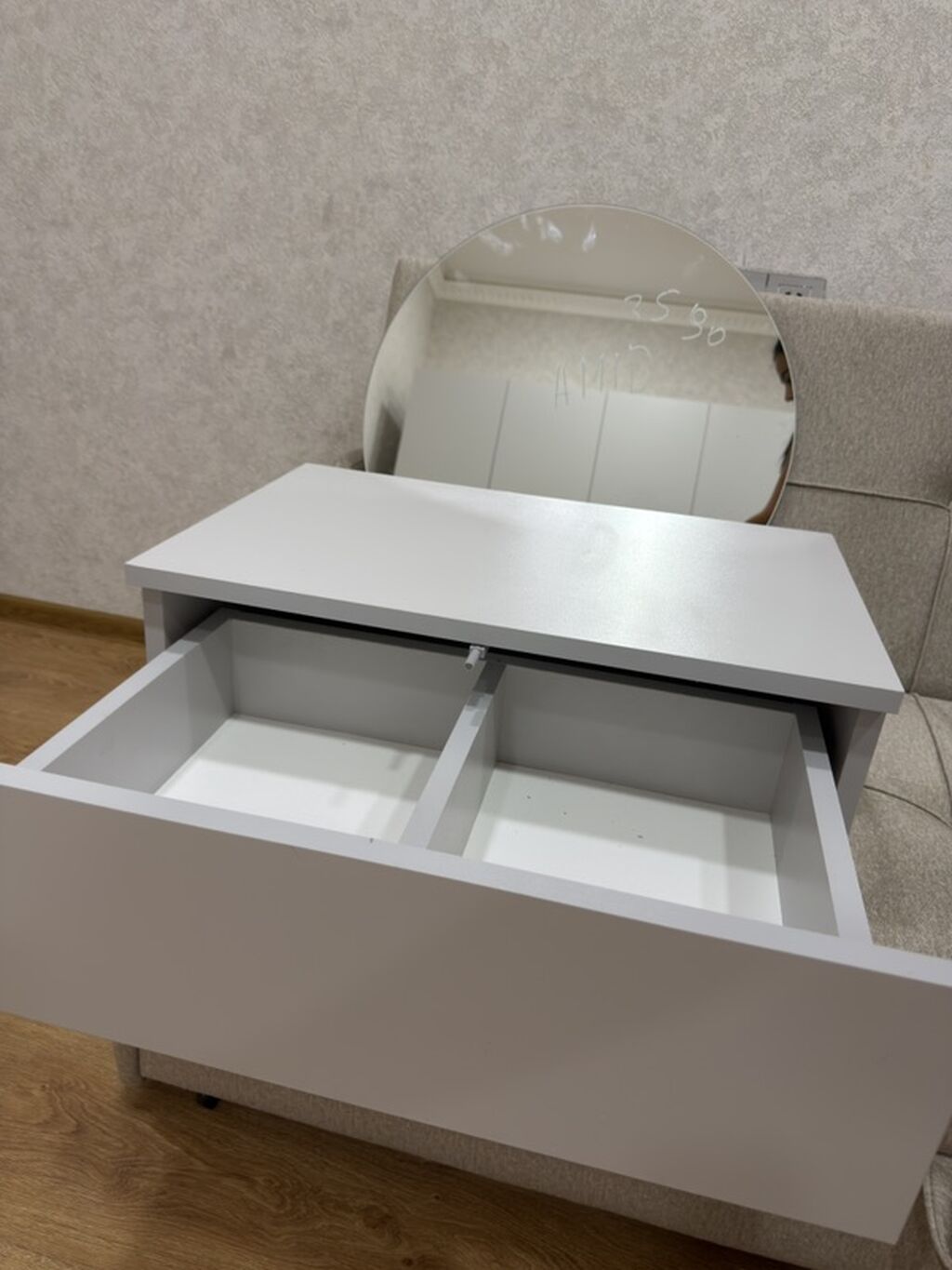 Yeni, Güzgülü — Komodlar və tumbalı, Bakı (3)