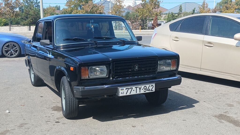 VAZ 2107, qara rəng, sedan kuzov. Klassik dizaynlı, 4 qapı, mexaniki 77-TY-942 — Avtomobillər, Digah (3)