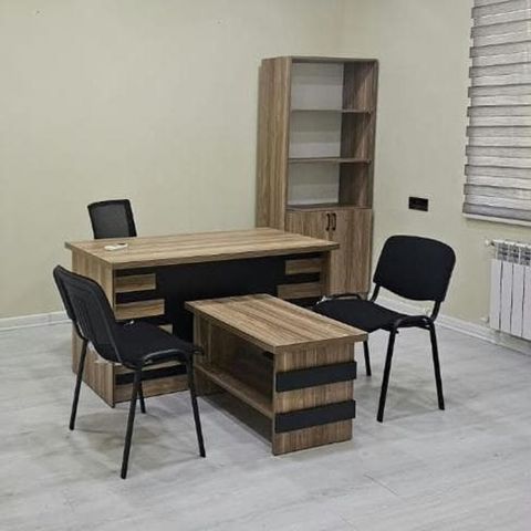 Ofis mebel dəsti – 300₼ Şəkildəki bütün mebellər daxildir: - İş — ikinci el mallarin satisi