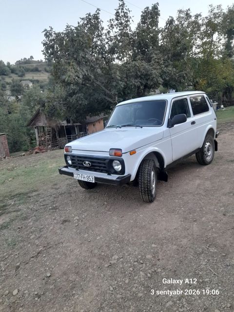 Lada Niva (3 qapı) – ağ rəng, 4x4 ofroud krossover/SUV. Texniki — Masallı