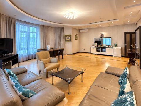Satılır 4 otaqlı yeni tikili 240 m² — Bakı