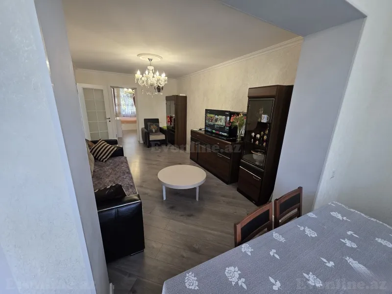Satılır 3 otaqlı Mənzil Köhnə tikili 75 m² Bakı, Nizami r., Neftçilər m., 8-ci kilometr — Bakı