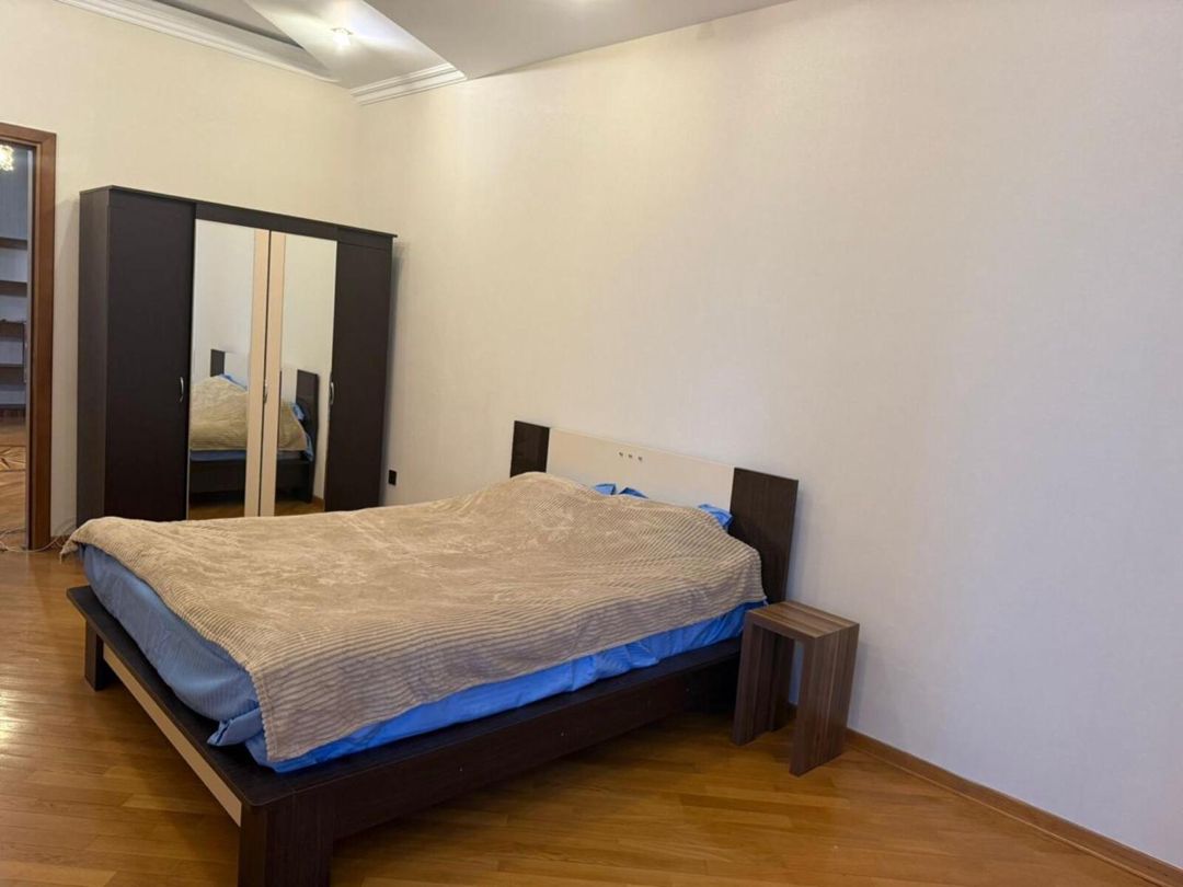 İcarəyə verilir 4 otaqlı yeni tikili 200 m² — Mənzil, Bakı (12)