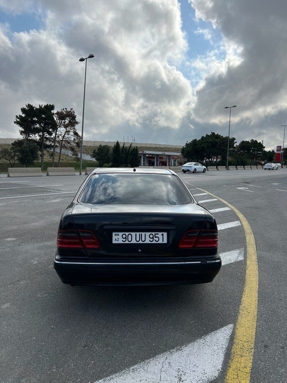 Mercedes E 320, 3.2 L, 2001 il, 380 000 km 90-UU-951 — Avtomobillər, Bakı (4)
