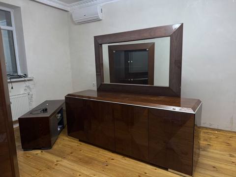 Qonaq otağı üçün mebel dəsti - Komod + böyük çərçivəli güzgü: Parlaq — Digah