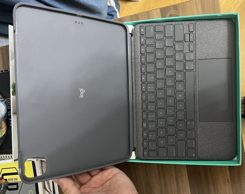 Logitech Combo Touch – iPad Pro 11" üçün klaviaturalı qoruyucu futlyar — Planshet aksesuarları, Bakı (4)