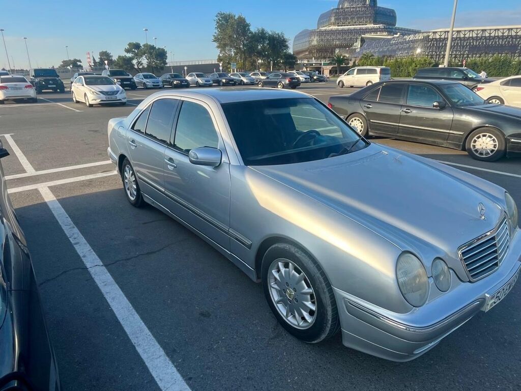 Mercedes-Benz E 240: 2.4 l 1999 il Sedan — Avtomobillər, Digah