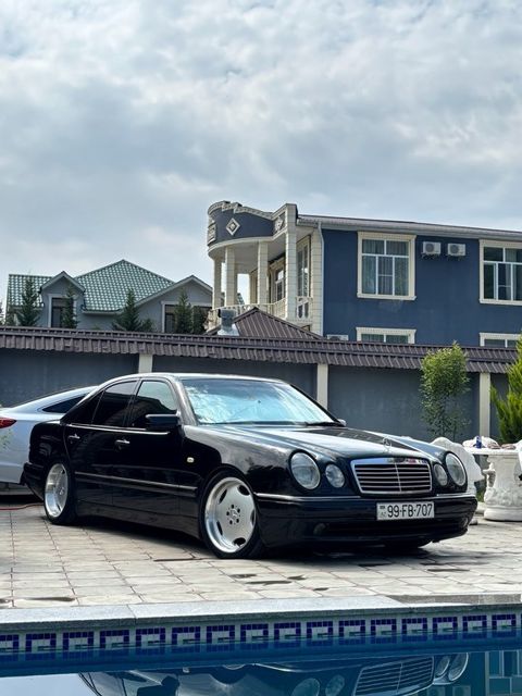 Mercedes E 240, 2.4 L, 1997 il, 302 500 km — Bakı